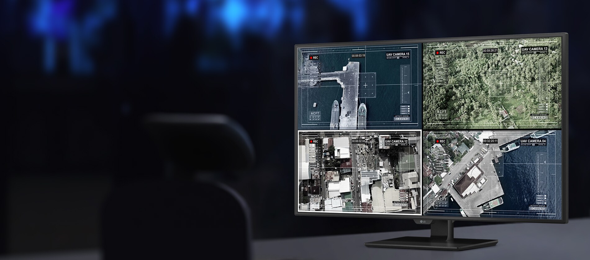 43BN70U az asztalra van helyezve és megtekintheti az eszköz kulcsfontosságú tulajdonságait