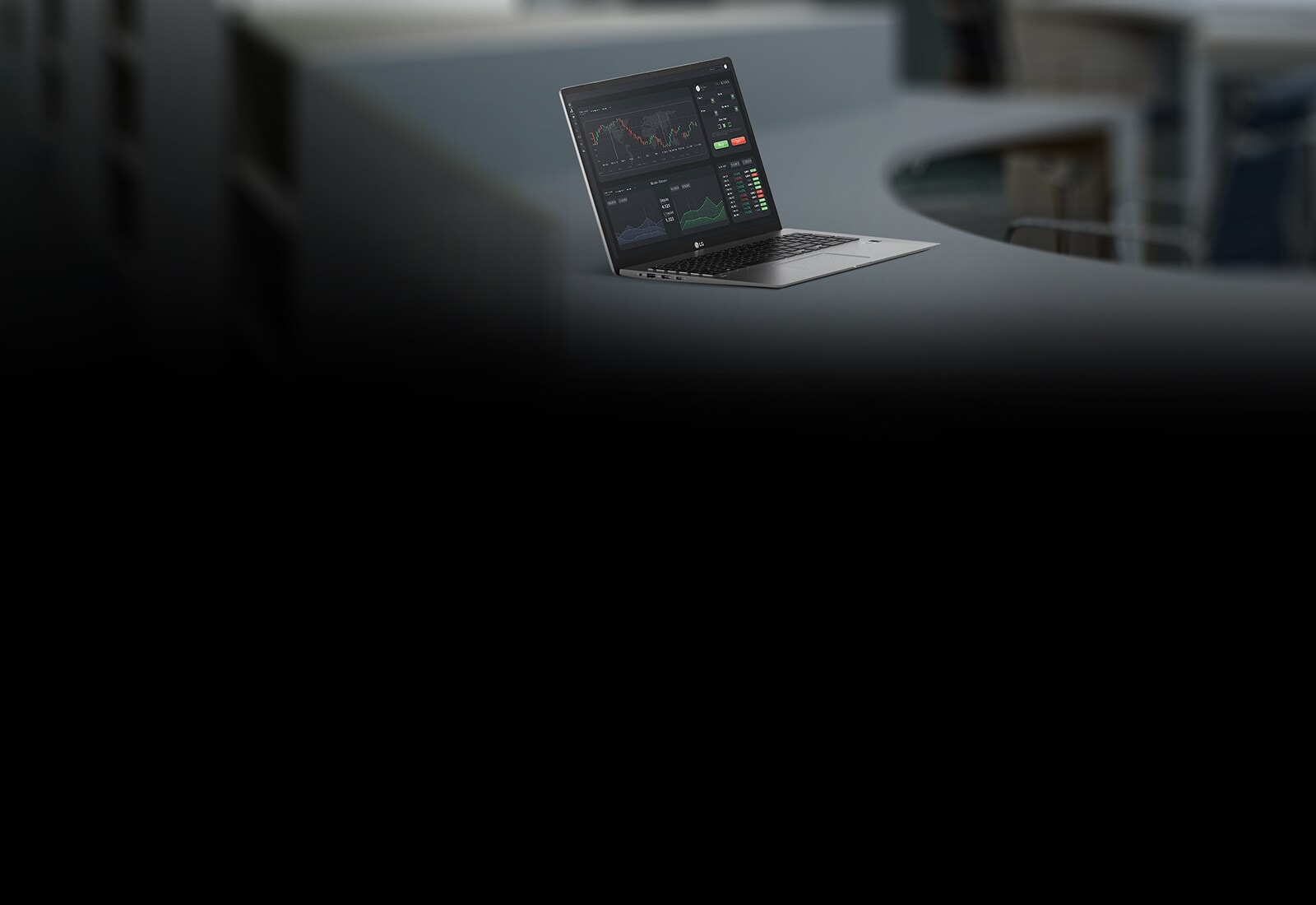 17Z90N az asztalra van helyezve és megtekintheti az eszköz kulcsfontosságú tulajdonságait