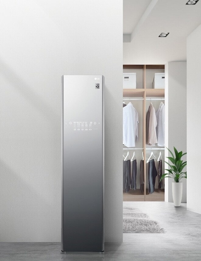 The LG Styler steam closet can clean easily with steam.