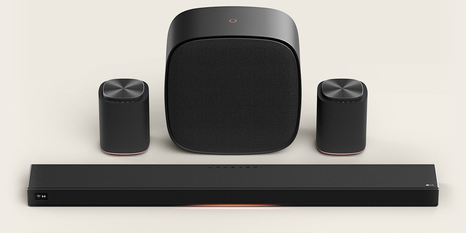 Ein H7 und ein Paar M7-Lautsprecher LG AI Stereo Suite 7