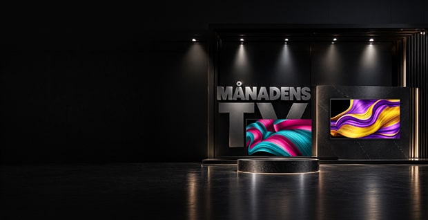 En kampanjbanner i ett mörkt utställningsrum som visar två LG OLED-TV (modellerna C5 och G5) på en display under stor metallisk text med texten ”MÅNADENS TV”. C5-modellen till vänster visar levande rosa och blå grafik med en ”ÅRETS BÄSTA”-utmärkelse[cite: 1]. Den väggmonterade G5-modellen till höger visar gul och lila grafik med en ”ENASTÅENDE”-utmärkelse[cite: 1]. I det nedre vänstra hörnet finns ikoner för fri hemleverans (”Fri hemleverans”) och Klarna-betalningsalternativ på svenska[cite: 1].