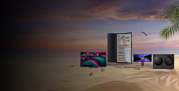 Reklambild med flera LG-produkter placerade på en sandstrand vid solnedgången. Bilden visar en platt-TV med en färgstark skärm, ett kylskåp med öppna dörrar, en bredbildsskärm och en frontmatad tvättmaskin. Palmer syns i bakgrunden och LG:s logotyp finns längst ned i bilden.