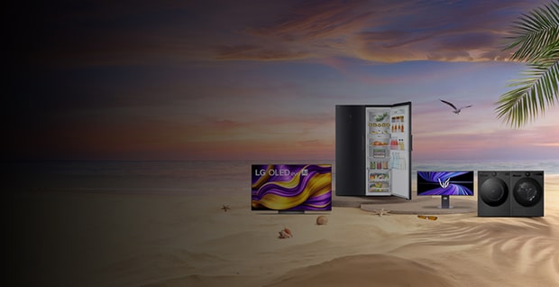Reklambild med flera LG-produkter placerade på en sandstrand vid solnedgången. Bilden visar en platt-TV med en färgstark skärm, ett kylskåp med öppna dörrar, en bredbildsskärm och en frontmatad tvättmaskin. Palmer syns i bakgrunden och LG:s logotyp finns längst ned i bilden.