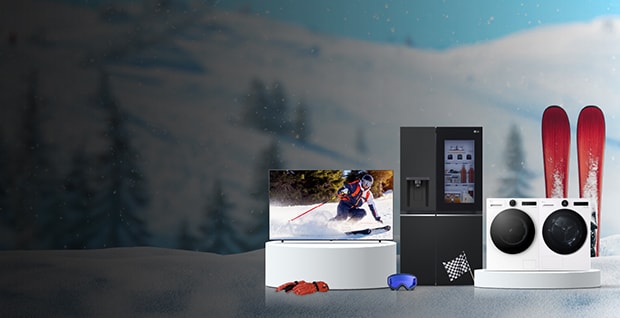 Marknadsföringsbild med LG-produkter i en vintrig miljö, inklusive en LG OLED-TV som visar en skidåkare, ett silverfärgat kylskåp, en tvättmaskin, en vit luftrenare, två svarta smarta högtalare samt röda skidor lutade vid sidan, med LG-logotyp längst ner.