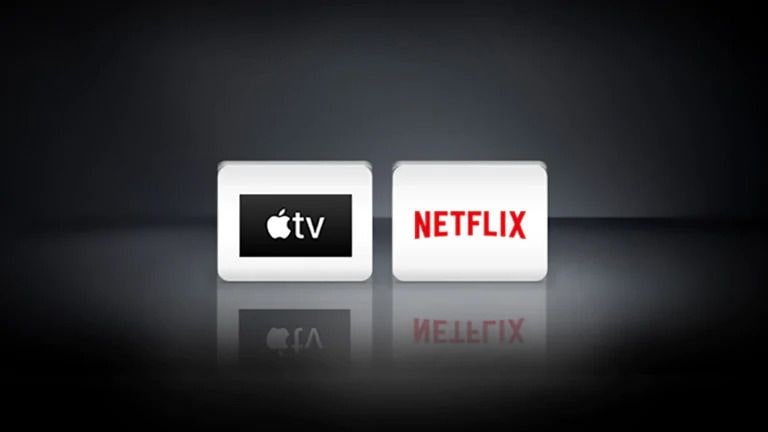 Logo Netflix, logo Apple TV jsou uspořádány vodorovně na černém pozadí.