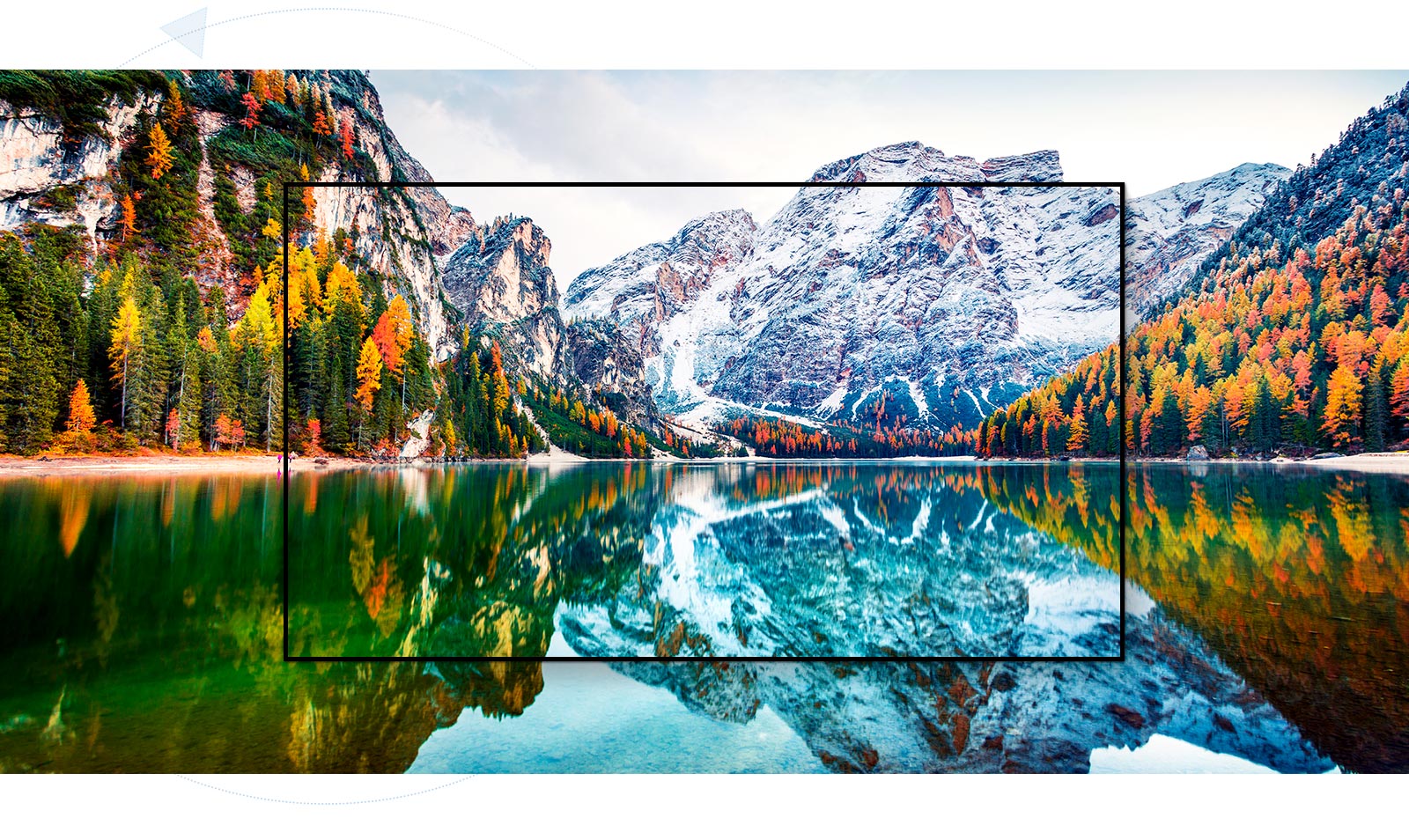 Televizní obrazovka zachycující scenérii hory a jezera je zvětšena (přehrát video).