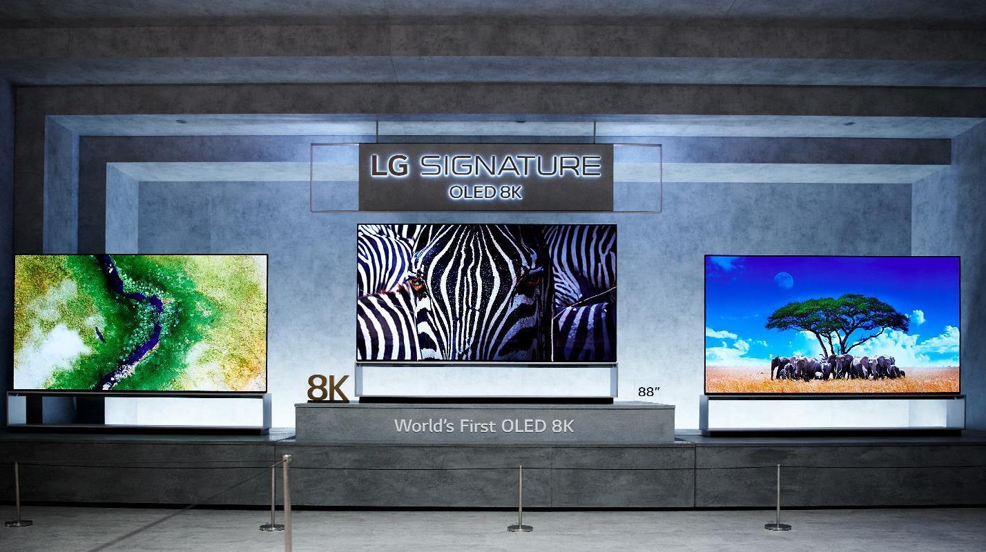 Televizor LG SIGNATURE OLED zobrazuje podsvícené pixely. 
