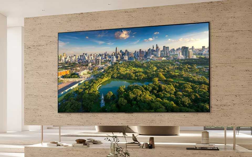 LG SIGNATURE OLED TV displays self-lit pixels.