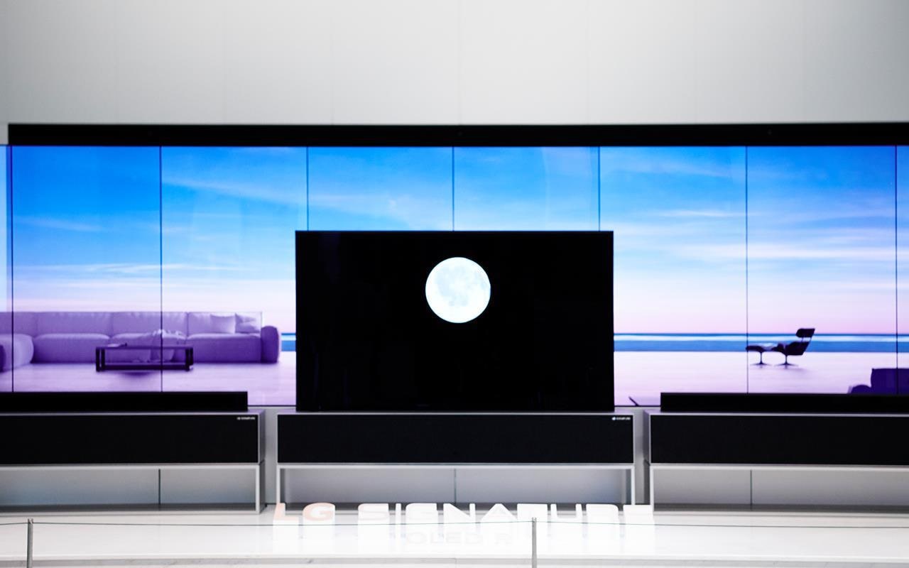 The LG SIGNATURE OLED TV R can disappear completely, or roll up to show a large and beautiful picture | More at LG MAGAZINE