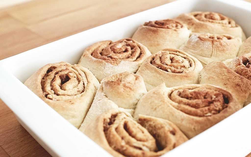 Die Zimtschnecken mit dem Kürbisgewürz sind bereit  Und können it dem LG NeoChef Mikrowellenherd für die  Arbeitsplatte, gebacken zu werden. 