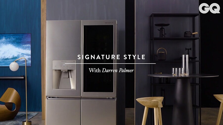 lg signatures Kühlschrank wird in der grau getönten Küche ausgestellt