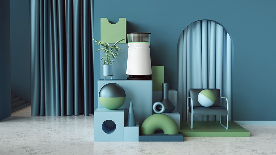 LG SIGNATURE Luftreiniger auf einem kunstvollen Altar mit einer Reihe von grünen Objekten.