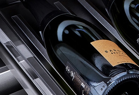 Die Rot- und Weißweine werden im LG SIGNATURE Weinkühlschrank gelagert.