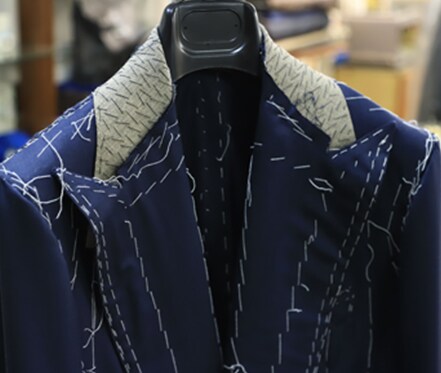 Musterjacket auf einem Ständer.