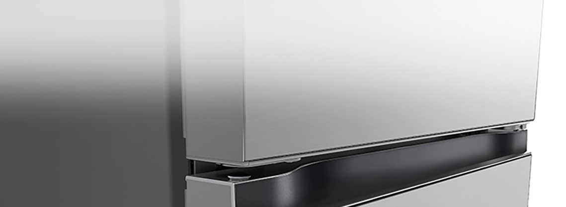 Gros plan sur une poignée de poche carrée au design épuré et minimaliste.