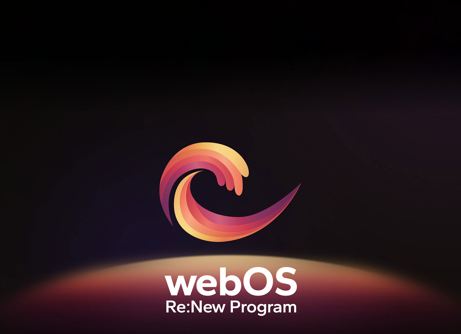 Le logo webOS Re:New Program est représenté sur un fond noir avec une sphère circulaire jaune, orange et violette en bas.