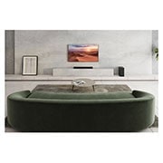 LG Barre de son 3.1.2 | 380W | Dolby Atmos | DTS:X | eARC | Hi-Res Audio, Une barre de son est placée sous un téléviseur dans un salon blanc, un haut-parleur arrière est placé juste à sa droite, S75Q, thumbnail 4