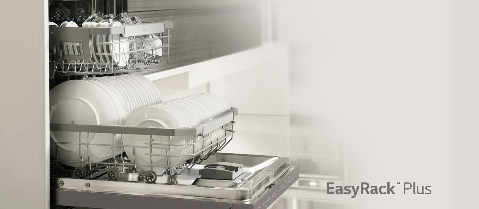 Elle indique que le lave-vaisselle est ouvert.