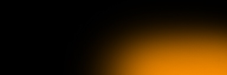 Copie écrite sur fond noir-orange.