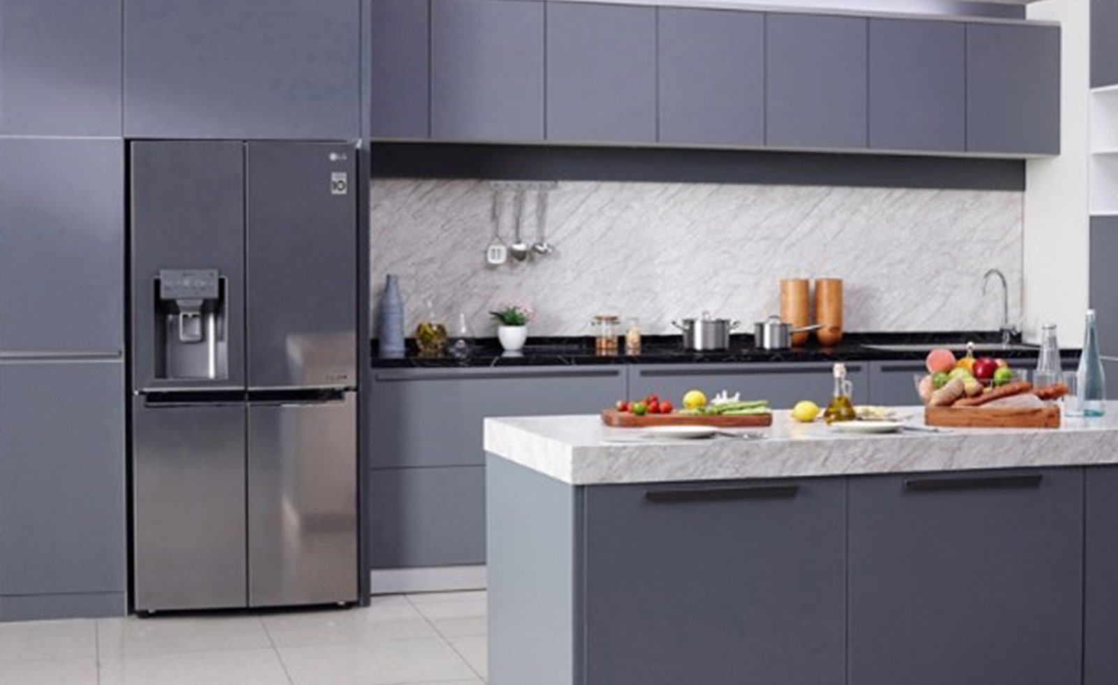 Réfrigérateur-congélateur avec distributeur de glace et d'eau