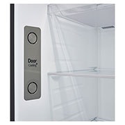 LG Réfrigérateur congélateur supérieur 493&nbsp;L en Essence Noir mat, Un réfrigérateur LG avec des portes ouvertes dans une cuisine moderne, mettant en valeur une grande capacité de rangement intérieure., GJ-B452PQBK, thumbnail 7