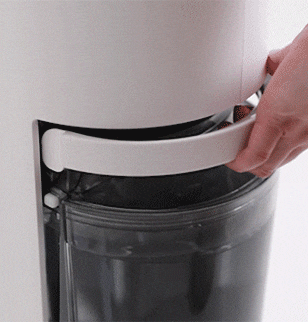 The water tank of the LG dehumidifier is easily attached and detachable and prevents water from leaking.