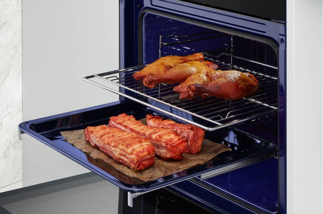 LG InstaView Oven | 76 Litres | InstaView™ | EasyClean™ | LG ThinQ™ |Black, chicken , WSED7667M, thumbnail 6