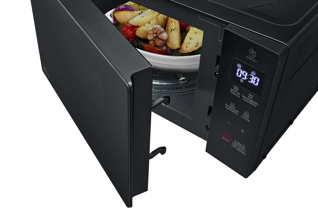 LG 20L NeoChef™ (MS2032GAS, Black), perspective display Detail with food, MS2032GAS, thumbnail 5