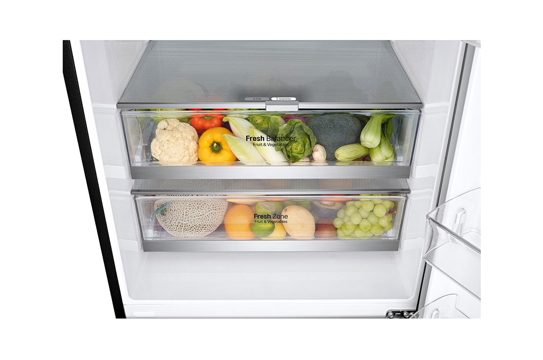 LG 462(L) | Bottom Freezer Refrigerator | Smart Inverter Compressor | NatureFRESH™ | Door Cooling+™, Drawer vegetables view, GC-B569NQCM, thumbnail 3