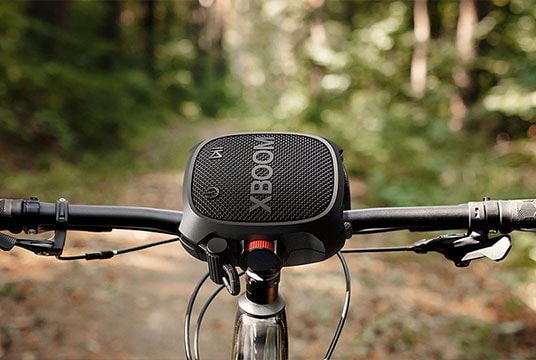 Enlázate en tu música. Dale vida a tu día con un toque de ritmo. 