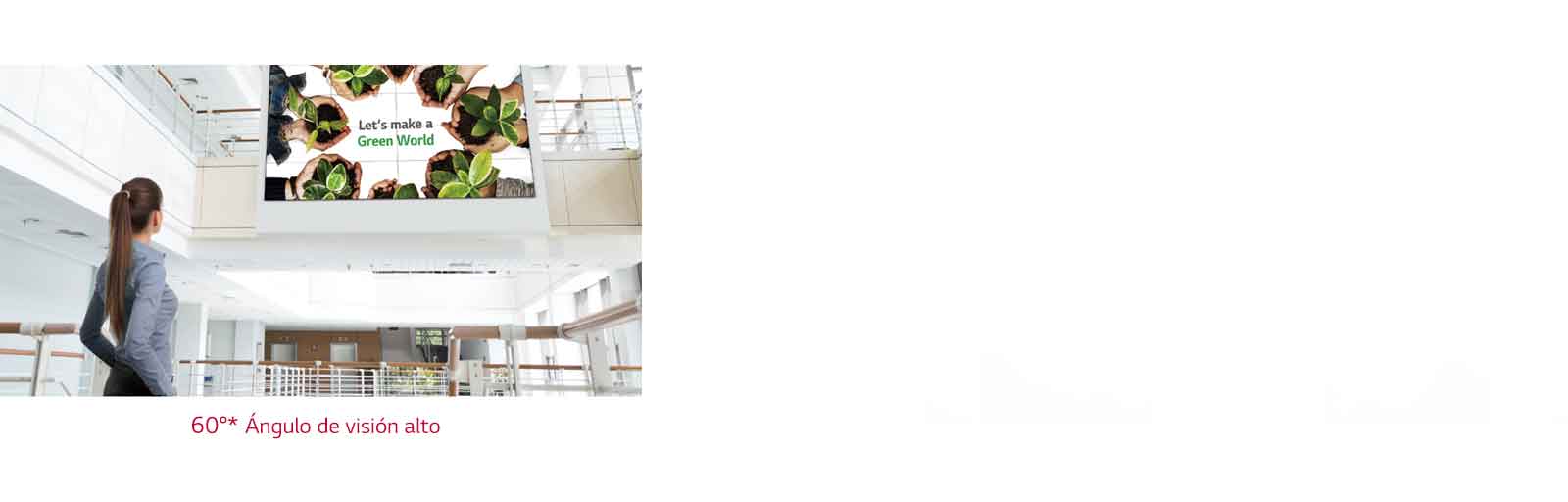 Una mujer mira la pantalla instalada en el piso de arriba.