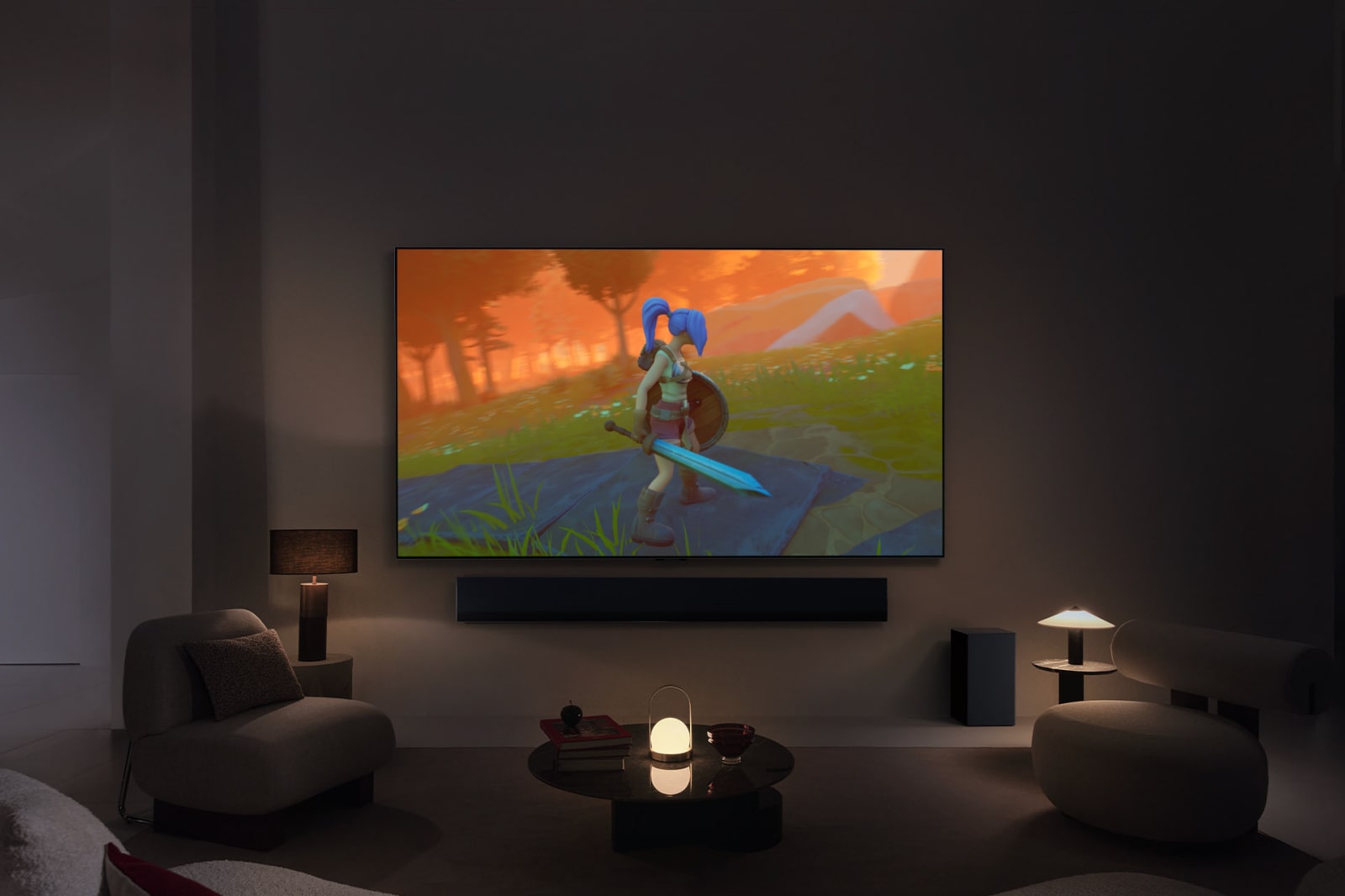 Se abre un video de una pareja practicando yoga. La escena cambia a un hombre cocinando y, luego, a un personaje que corre por un paisaje salvaje en un videojuego de rol. La cámara se aleja y muestra todo esto en un LG TV montado en la pared de una sala de estar acogedora. 