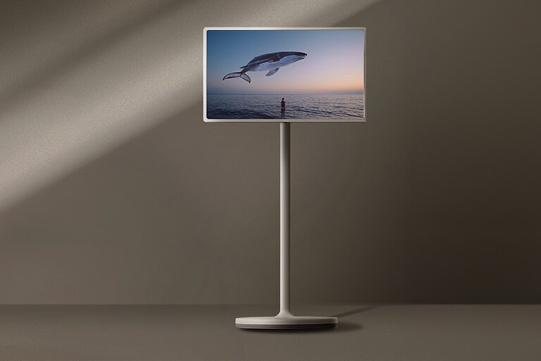 La pantalla de StandbyME muestra una ballena saltando fuera del océano.