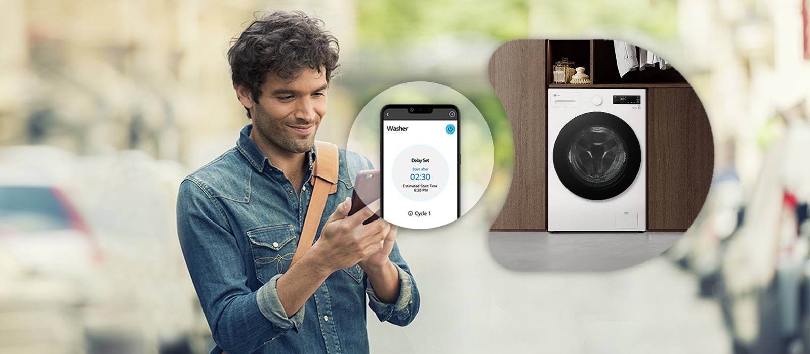 El hombre está mirando el teléfono inteligente y muestra la pantalla y la imagen de la lavadora del teléfono inteligente junto a él.