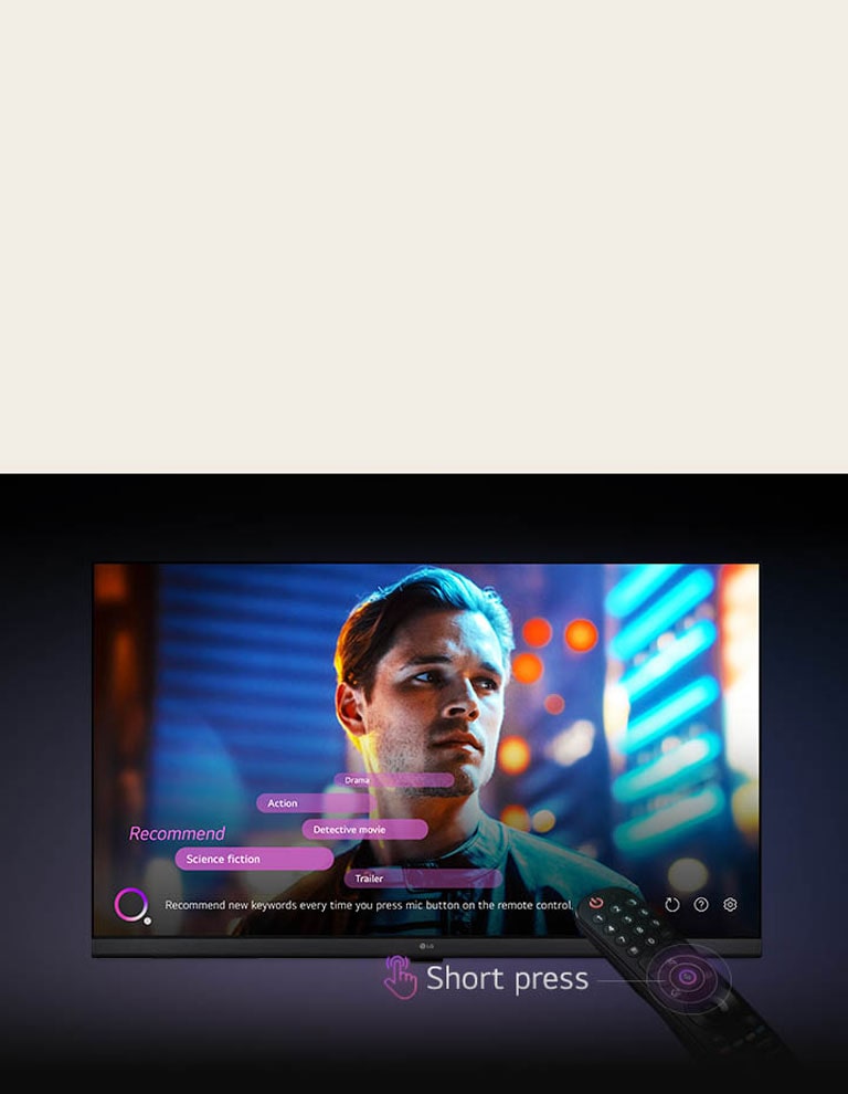 Televisor LG FHD y control remoto. El botón del micrófono del control remoto se iluminó y las recomendaciones de palabras clave de búsqueda por voz aparecen en la pantalla.