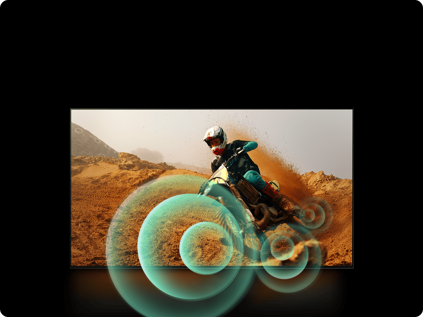 Un hombre conduciendo una motocicleta en un camino de tierra con gráficas de círculos brillante alrededor de la motocicleta.