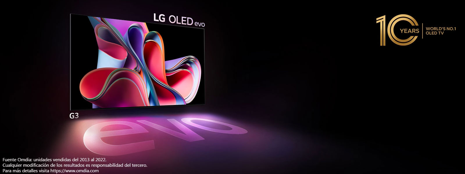 LG OLED G3 evo brilla intensamente en un espacio oscuro. Y en la parte superior derecha, hay un logotipo para celebrar el 10º aniversario de OLED.
