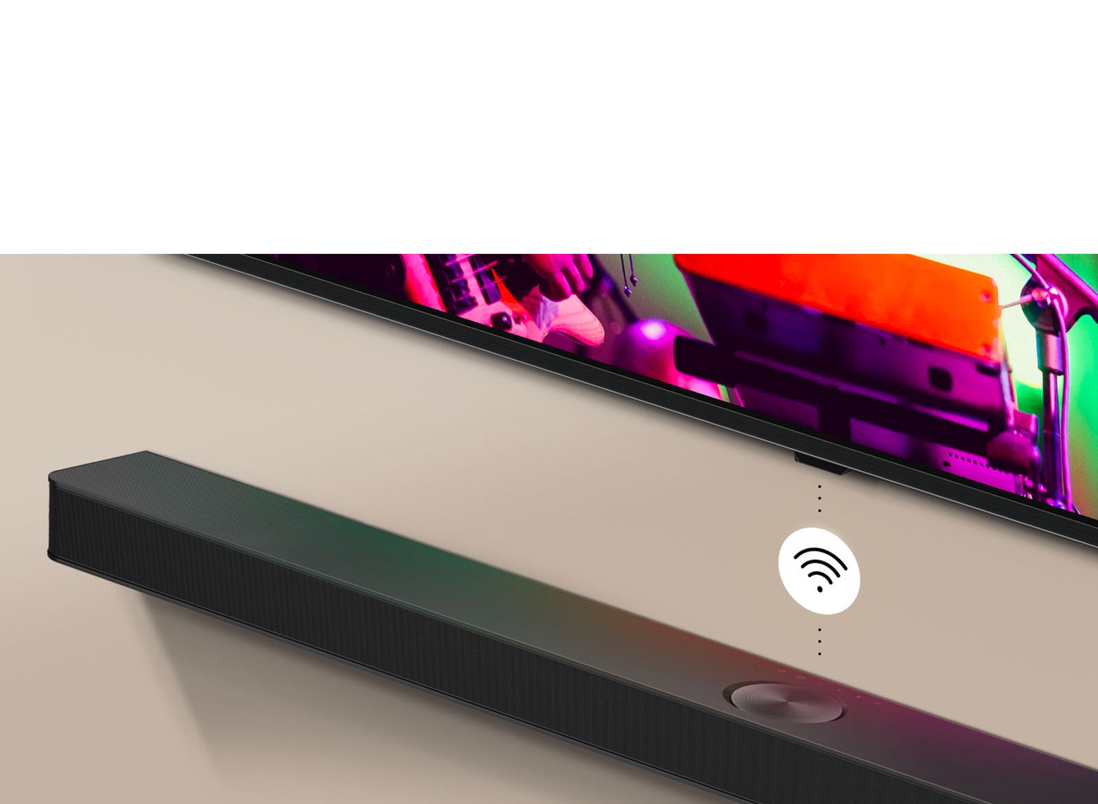 Uma imagem de uma TV da LG e soundbar instaladas na parede com um gráfico branco com o símbolo de Wi-Fi no centro.