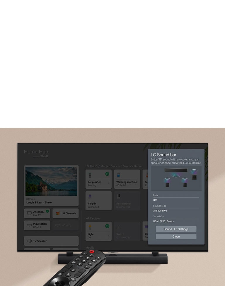 Uma imagem de um controle remoto apontado para uma TV LG QNED, mostrando configurações de controle da soundbar no lado direito da tela.