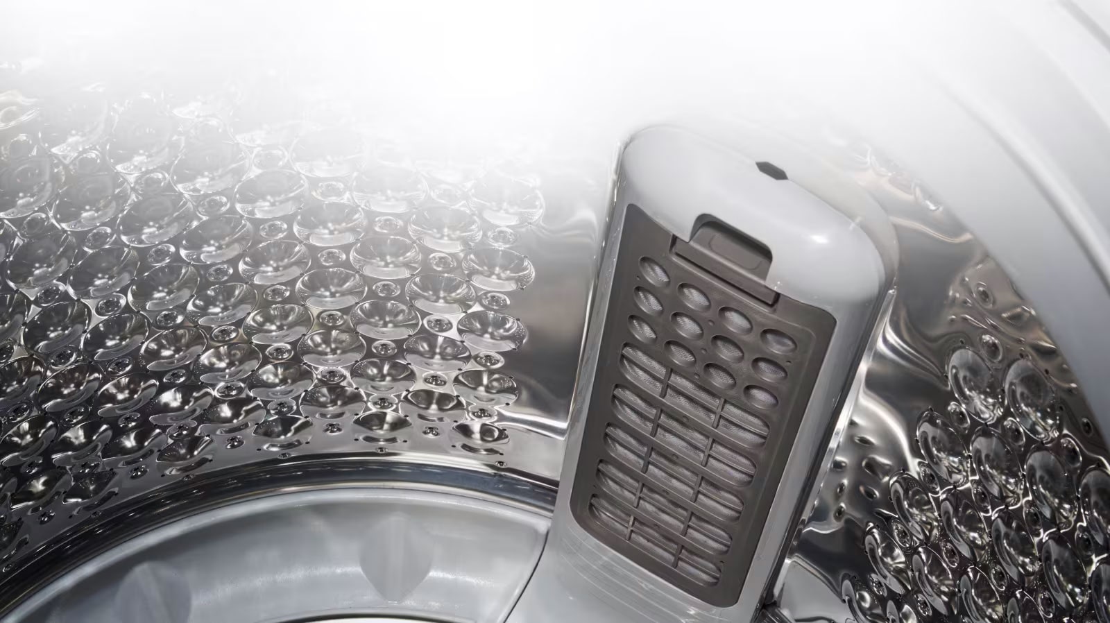 El filtro de pelusas más grande mantiene el tambor y la ropa más limpios.