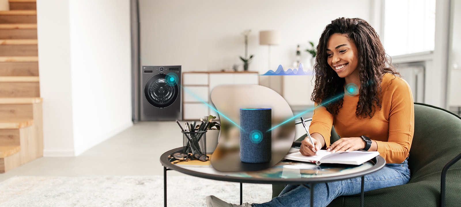 "Una mujer controlando la lavadora LG con asistente de voz"