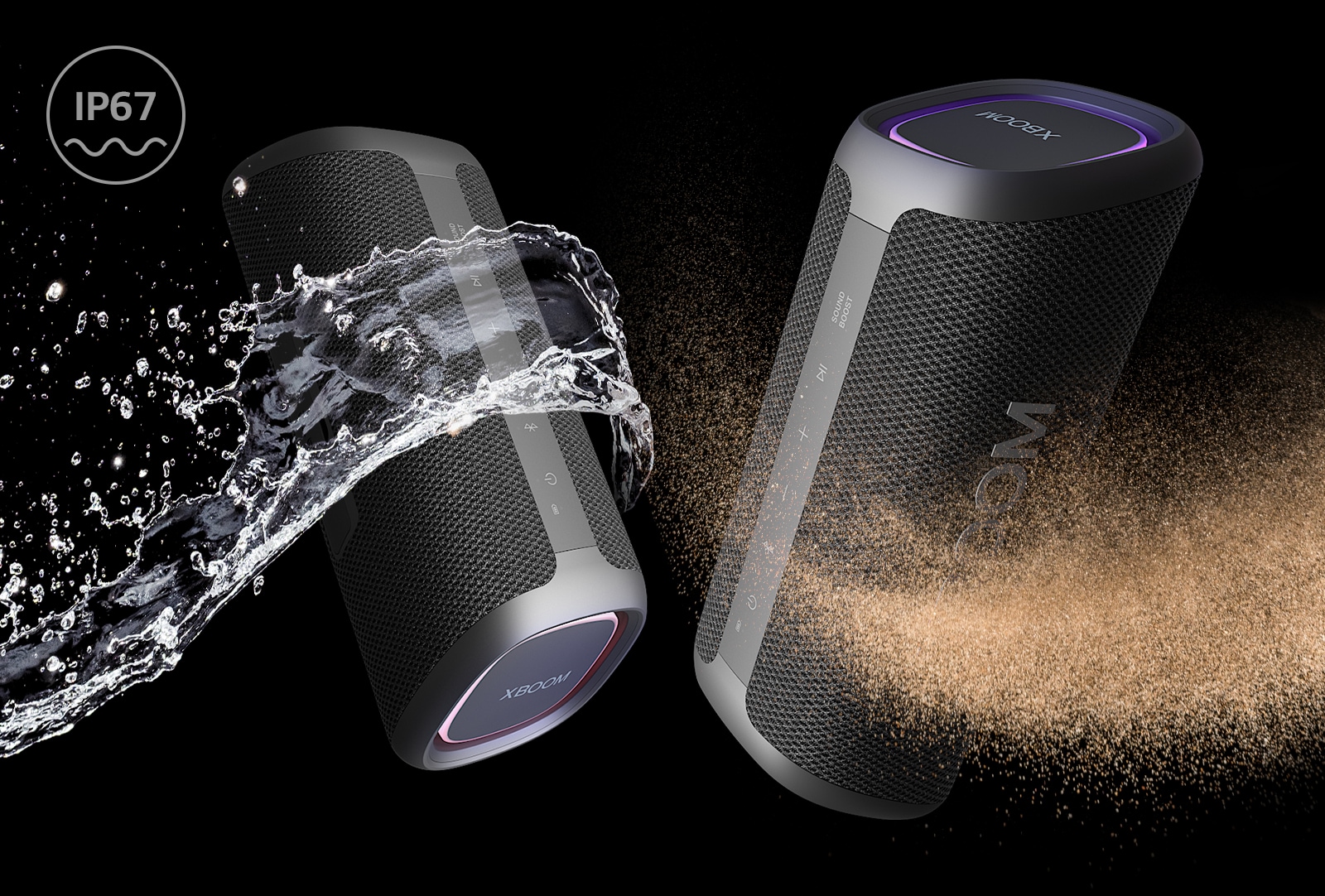 Dos LG XBOOM Go XG5 se colocan en un espacio infinito. Uno muestra que es resistente al agua y el otro es a prueba de polvo.