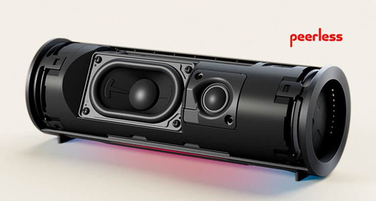 Las unidades internas, el woofer y el tweeter de xboom Grab se muestran con el tweeter moviéndose hacia adelante y vibrando rítmicamente.