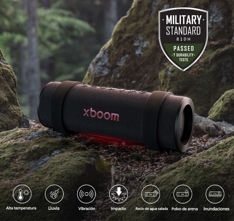 El Grab de xboom está colocado sobre una roca cubierta de musgo. En el lado derecho superior se encuentra el logotipo del estándar militar.