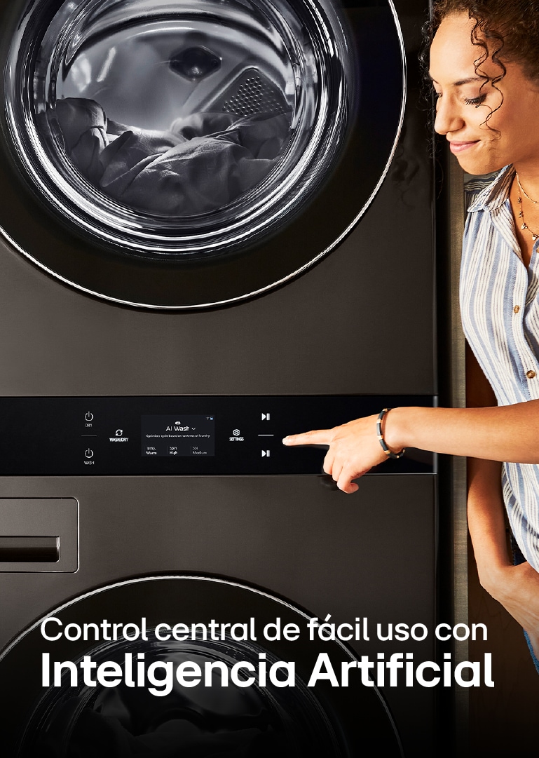 Imagen de mujer joven y su perro posando frente a su LG WashTower WK22BS6 en lavandería