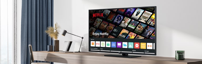 El contenido del hotel, incluida la aplicación Netflix, se muestra en la televisión dentro de la habitación del hotel.