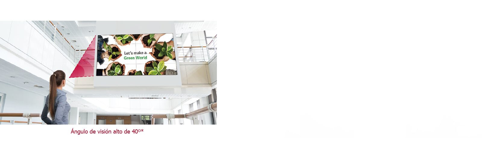 Una mujer mira la pantalla instalada en el piso de arriba y el color se muestra vívidamente sin distorsión alguna.