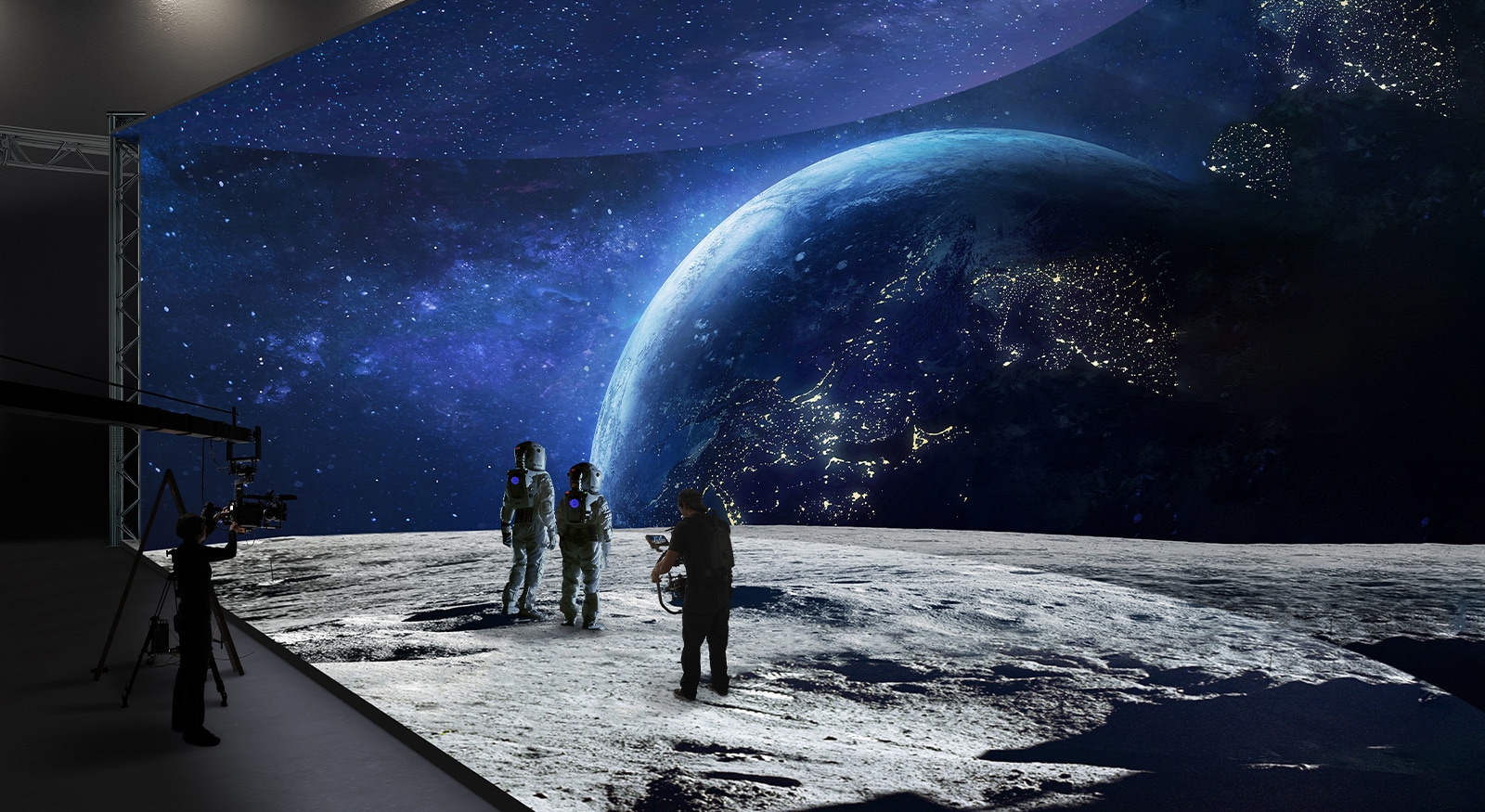 Un estudio de producción virtual con paredes curvas de LED y LED de techo y piso está capturando imágenes de un paisaje espacial.