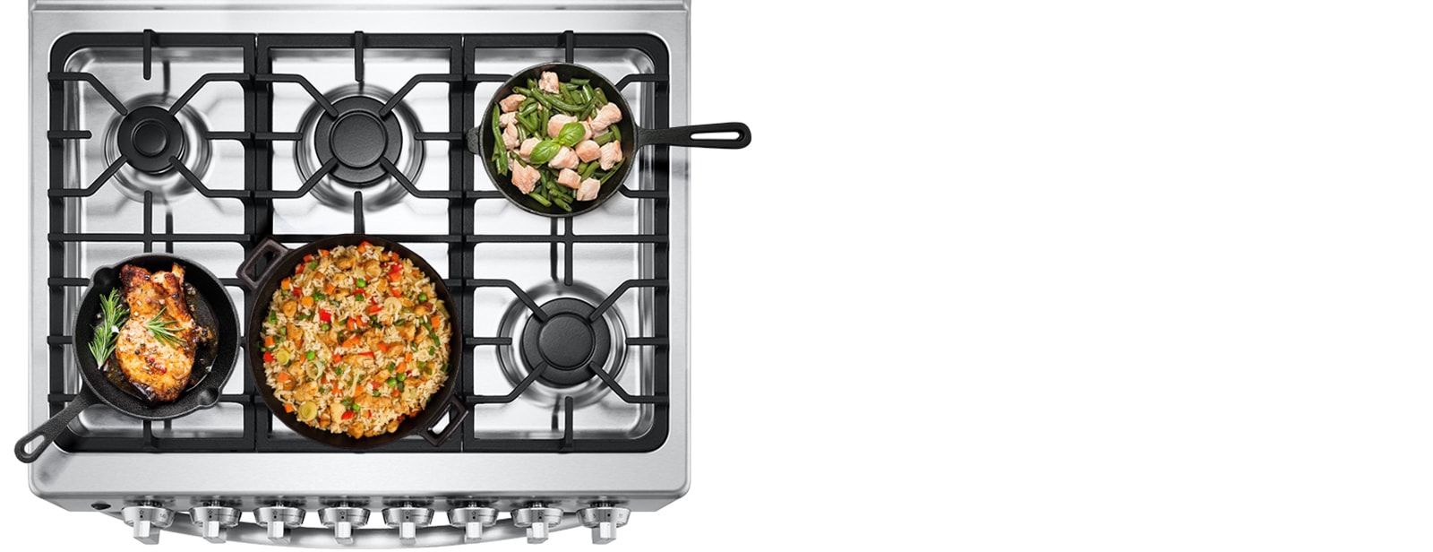 Se están cocinando varios platos al mismo tiempo en los 6 quemadores.