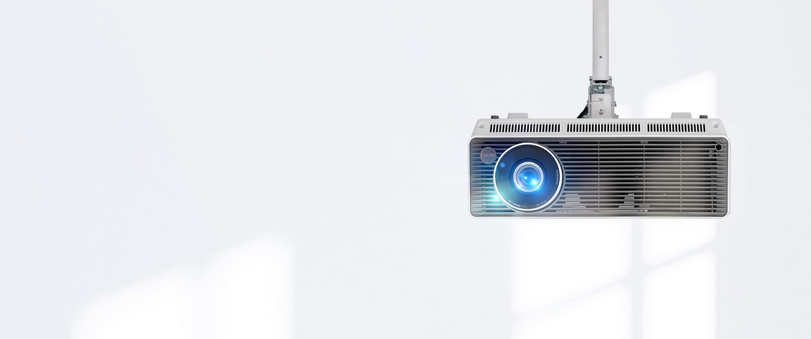 6,000 ANSI Lúmenes: Maximiza el poder de la presentación